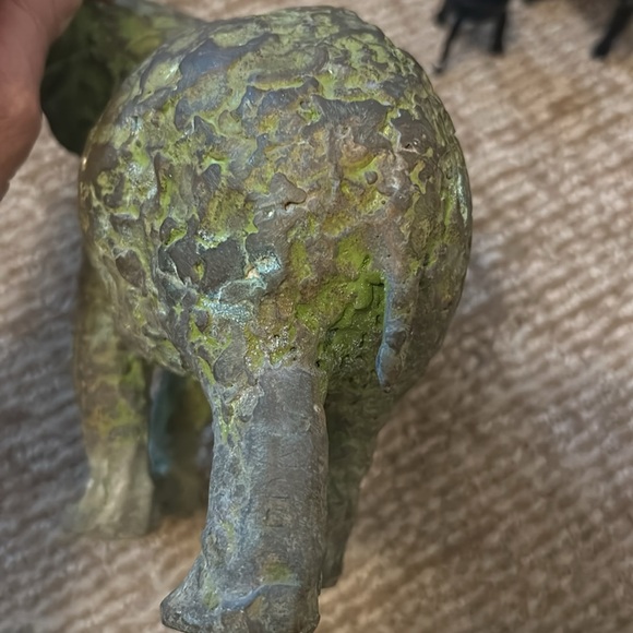 Gorgeous elephant sculpture cast iron? Bronze? - Picture 5 of 6